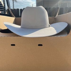 It is a 7x silver belly Size 7 3/4